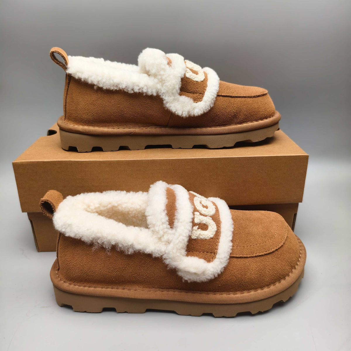 Chestnut Oversized-Logo Closed-Back Casual Shoes - Style 2939