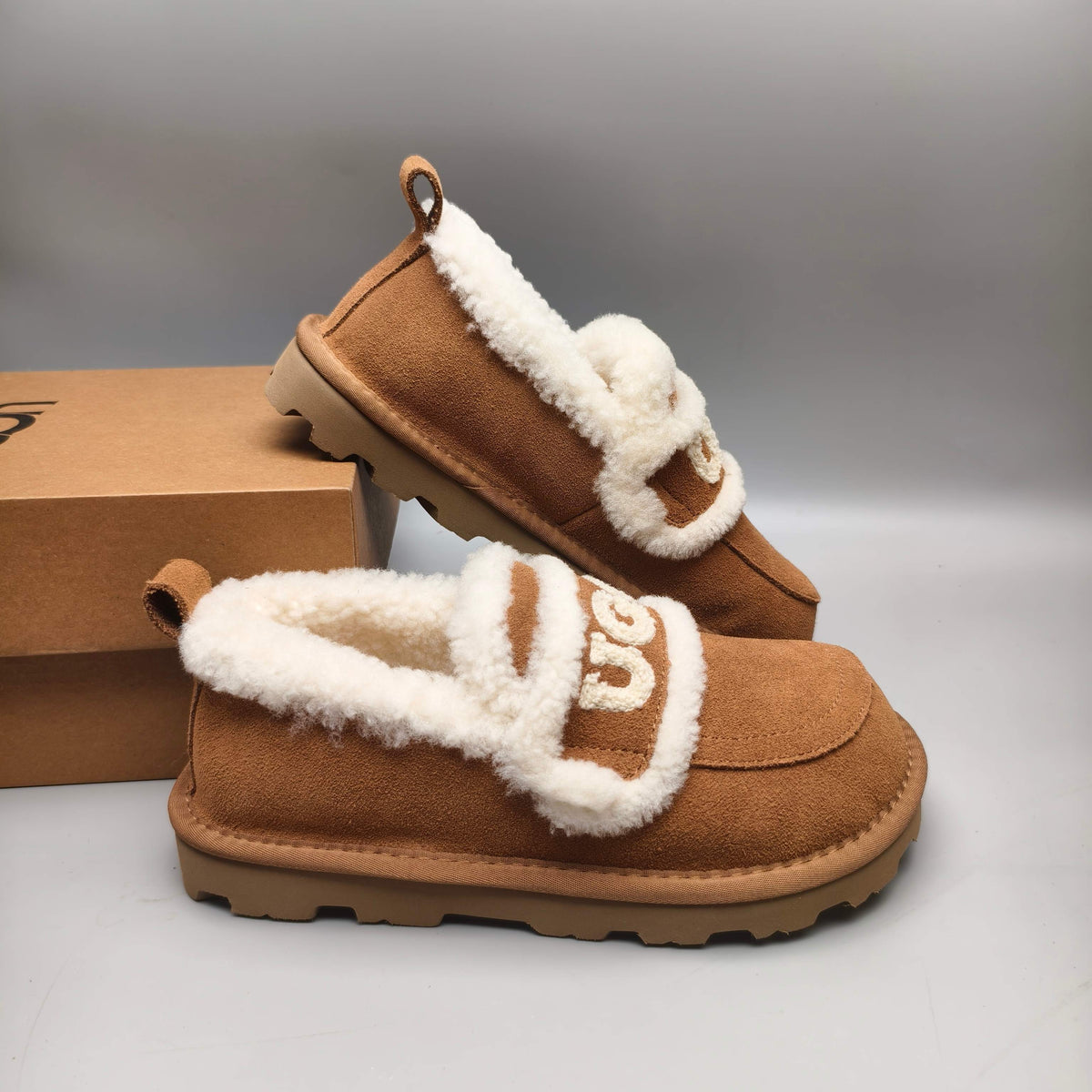 Chestnut Oversized-Logo Closed-Back Casual Shoes - Style 2939