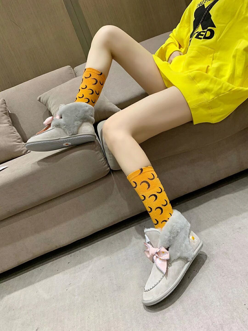 Gray Daisy, Chain & Ribbon Detail Shoes - Style 7888