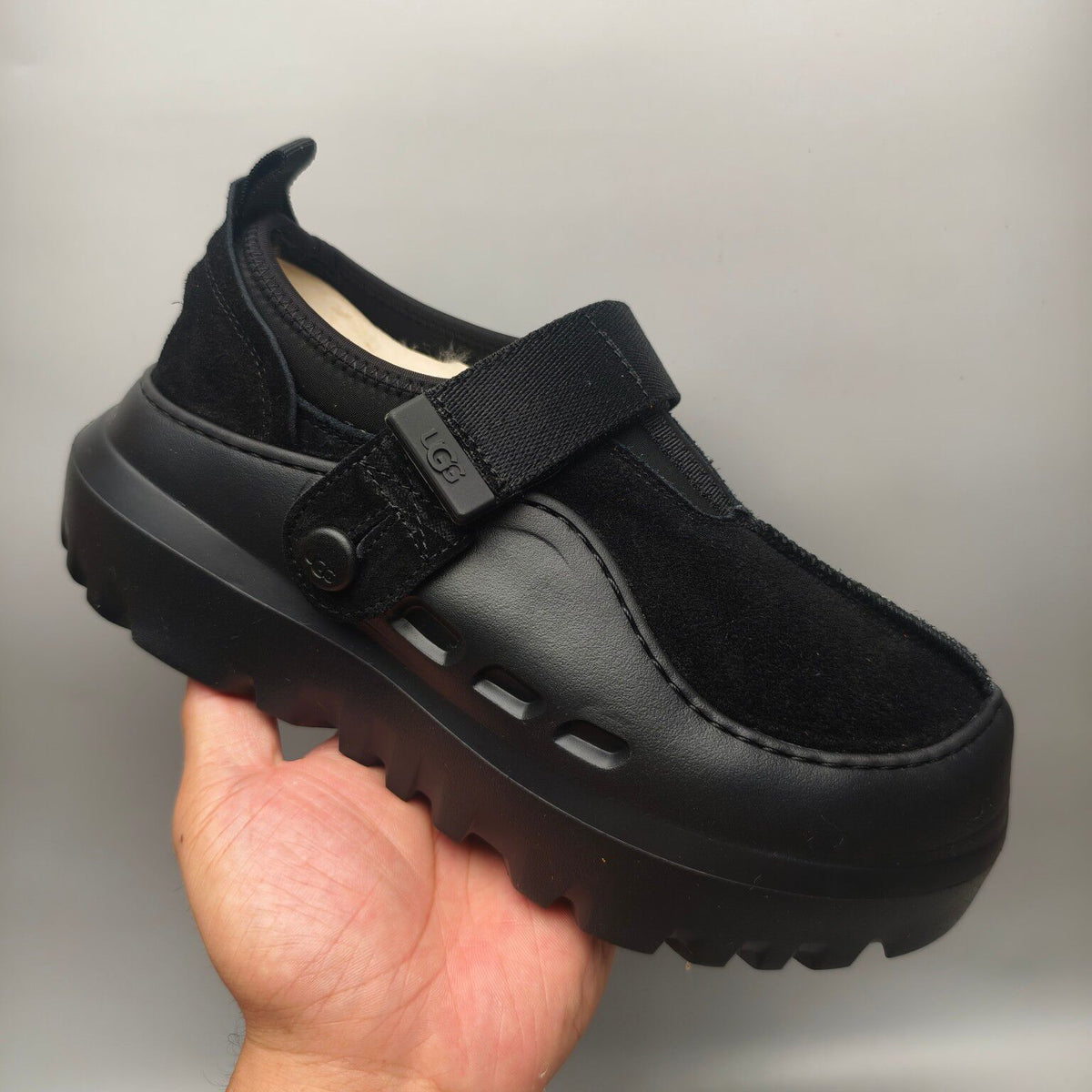 Black Unisex Slip-On Casual Shoes - Style 7550