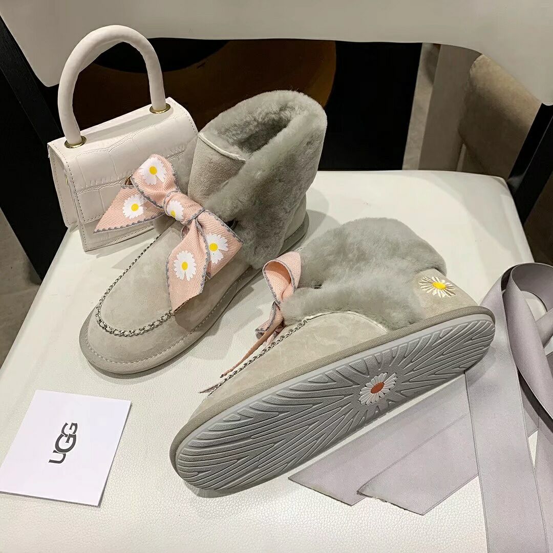 Gray Daisy, Chain & Ribbon Detail Shoes - Style 7888