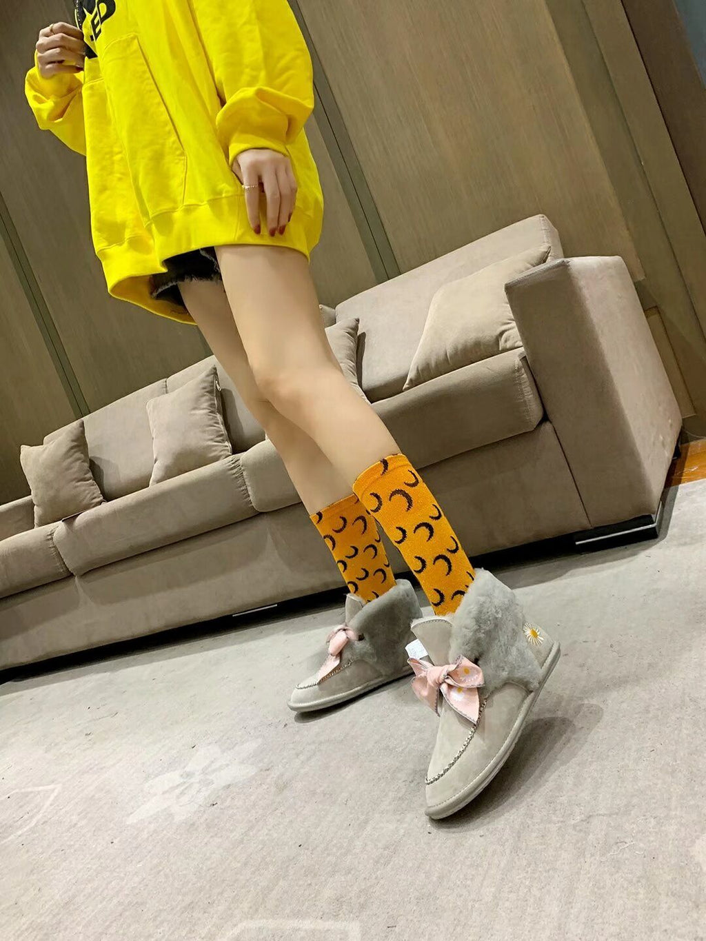 Gray Daisy, Chain & Ribbon Detail Shoes - Style 7888