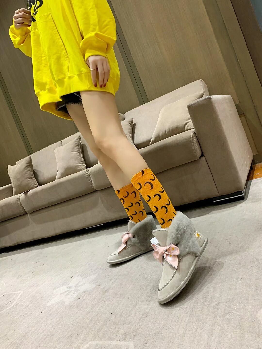 Gray Daisy, Chain & Ribbon Detail Shoes - Style 7888