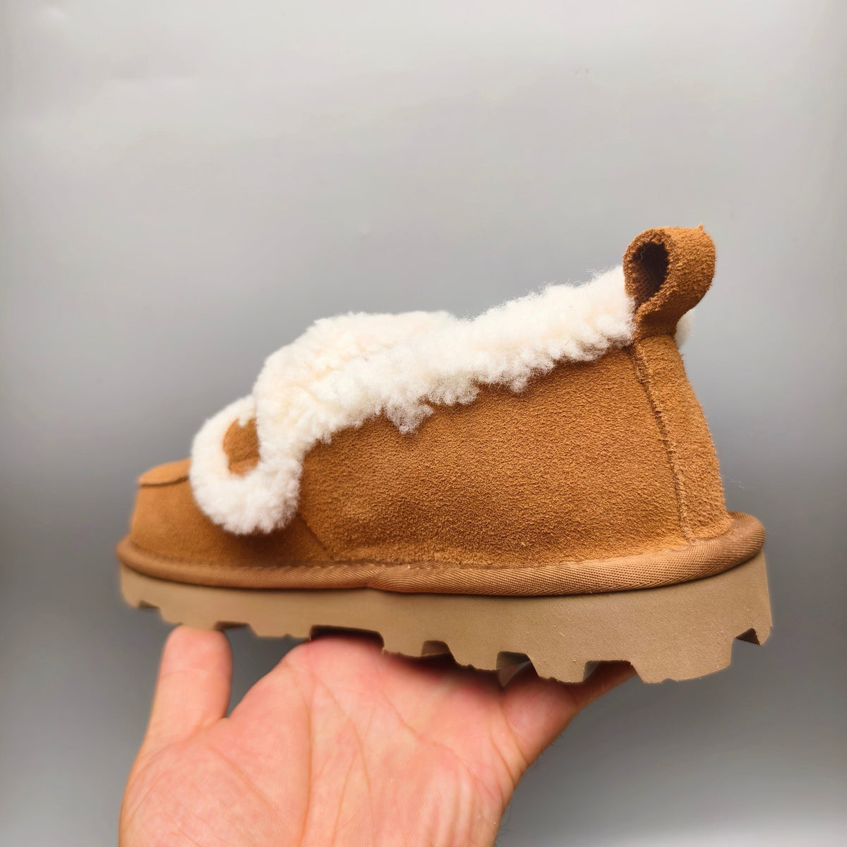 Chestnut Oversized-Logo Closed-Back Casual Shoes - Style 2939