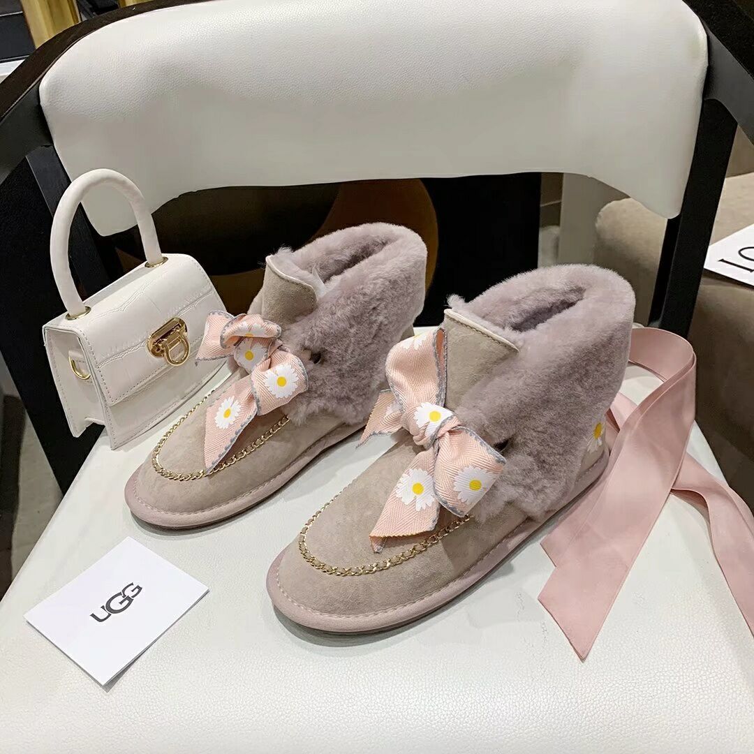 Mu Pink Daisy, Chain & Ribbon Detail Shoes - Style 7888